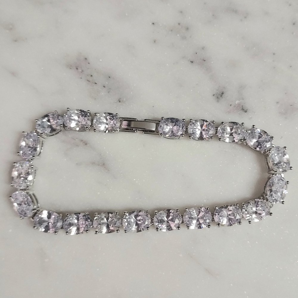 NEW Oval cut crystal bracelet - Picture 3 of 6